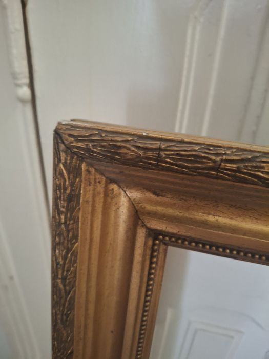 Excelente moldura para tela cerca  66 x 100