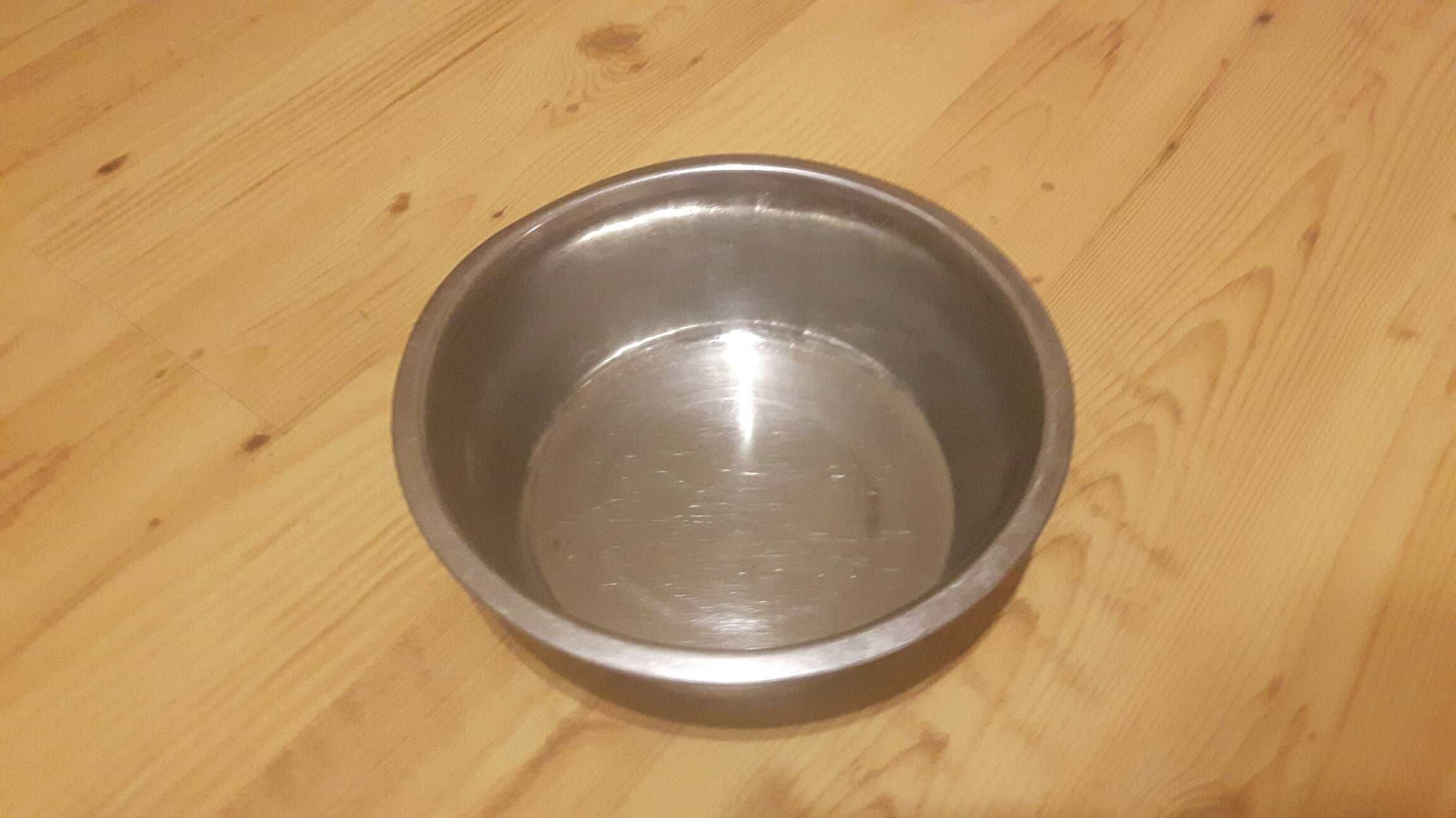 Miska dla psa STAL 21 cm / 1,75 litra używana