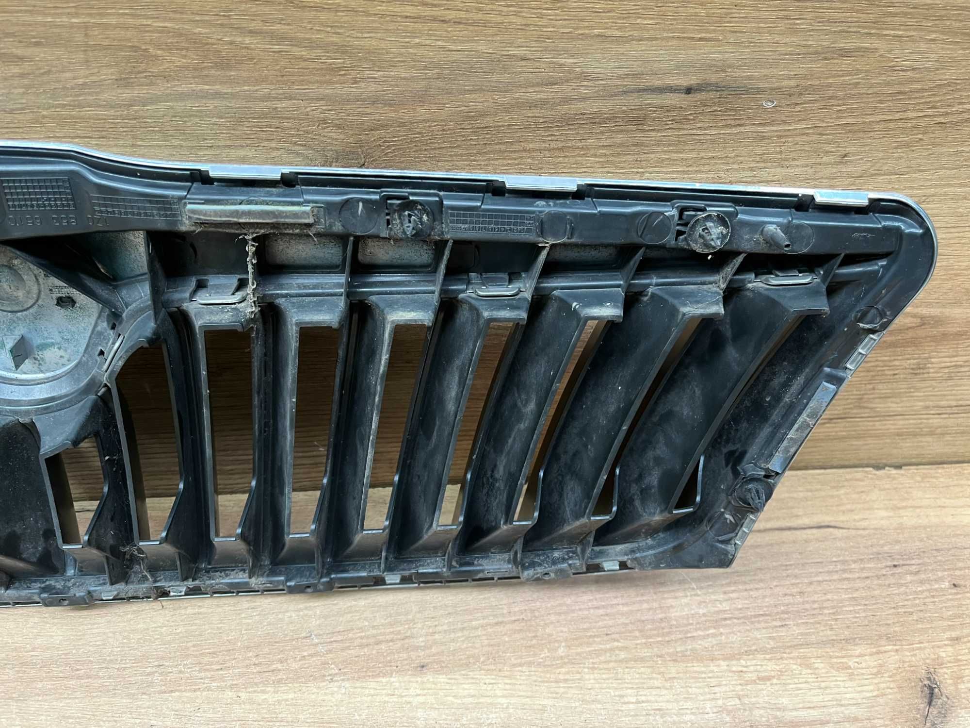 Grill atrapa zderzaka Skoda Octavia II lift