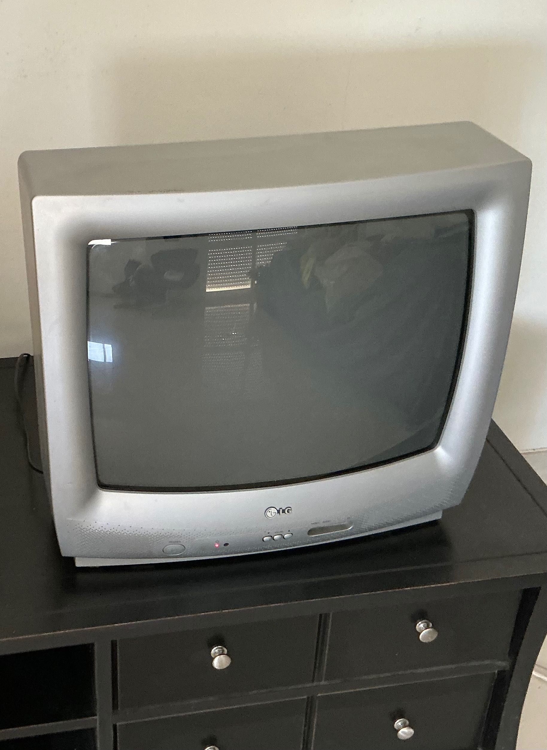 Excelente estado! TV LG CRT 20” (CB-20F84SX) com entrada SCART