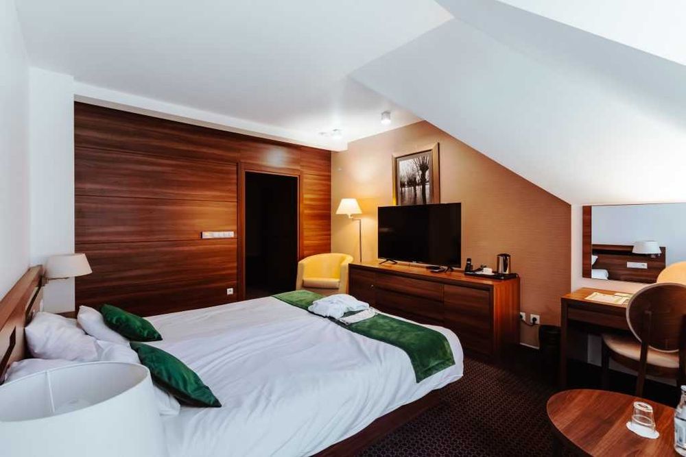 ŚWIĘTA  HOTEL 4* domki noclegi  pokoje KOLACJA kulig basen jacuzzi LAS