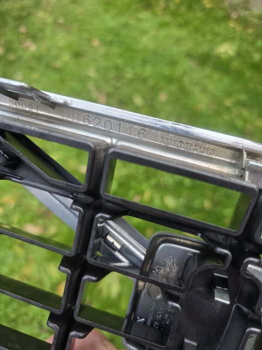 Grill Volvo V50 S40 2004 - 06 PRZED LIFT NR 1