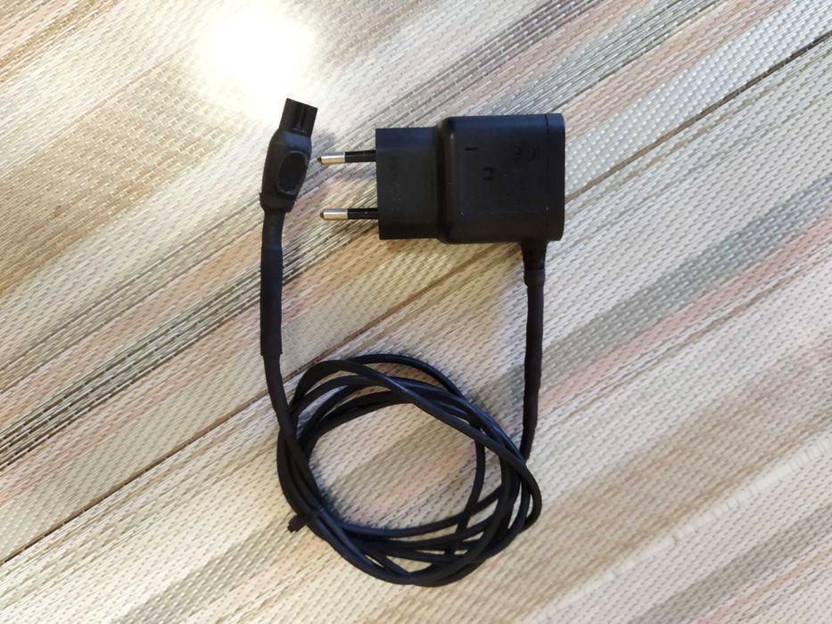 Зарядное устройство HQ8505 триммера или бритвы Philips 15V 5.4W.