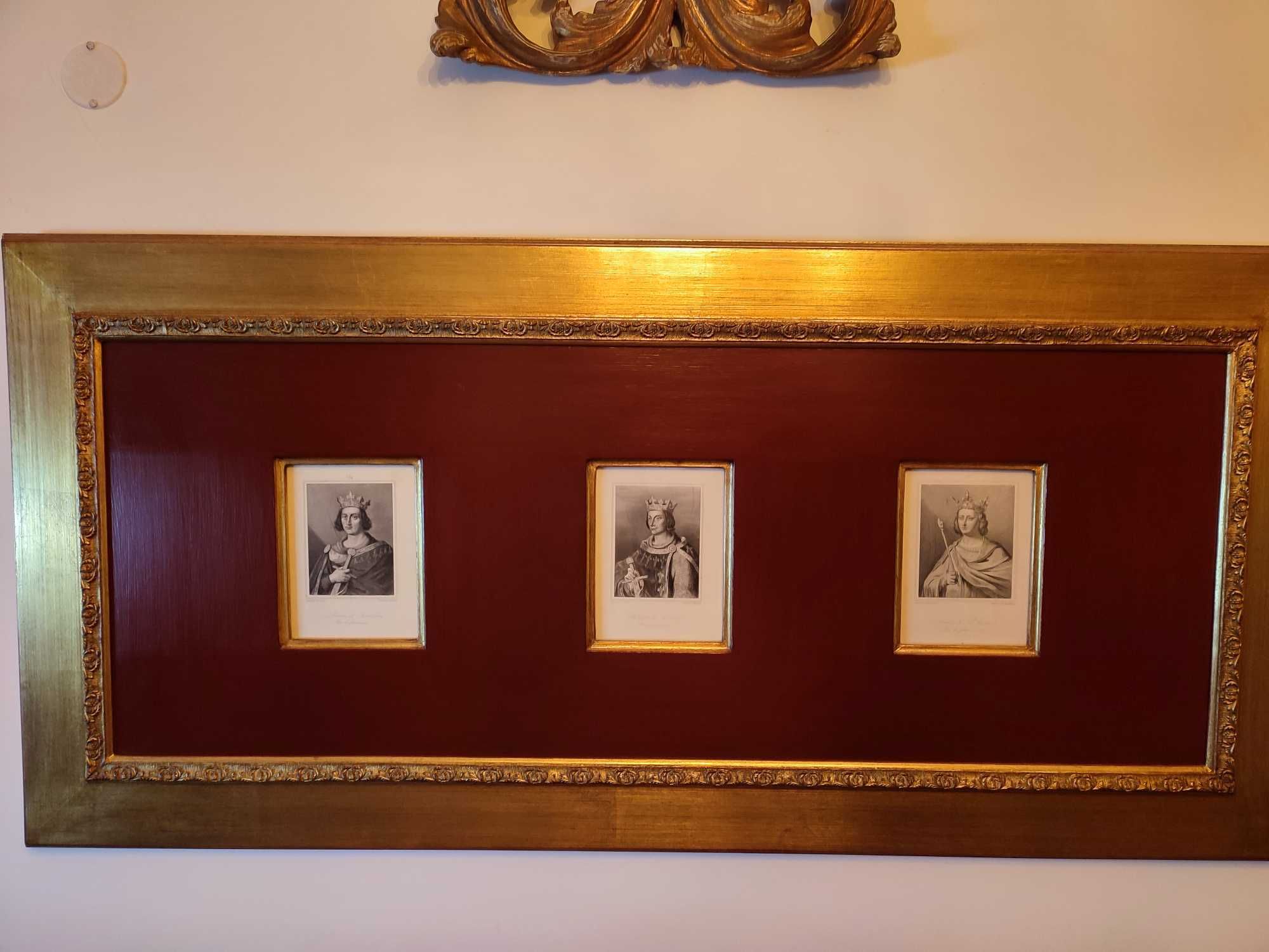 Quadro com moldura dourada em folha de ouro e passpartout