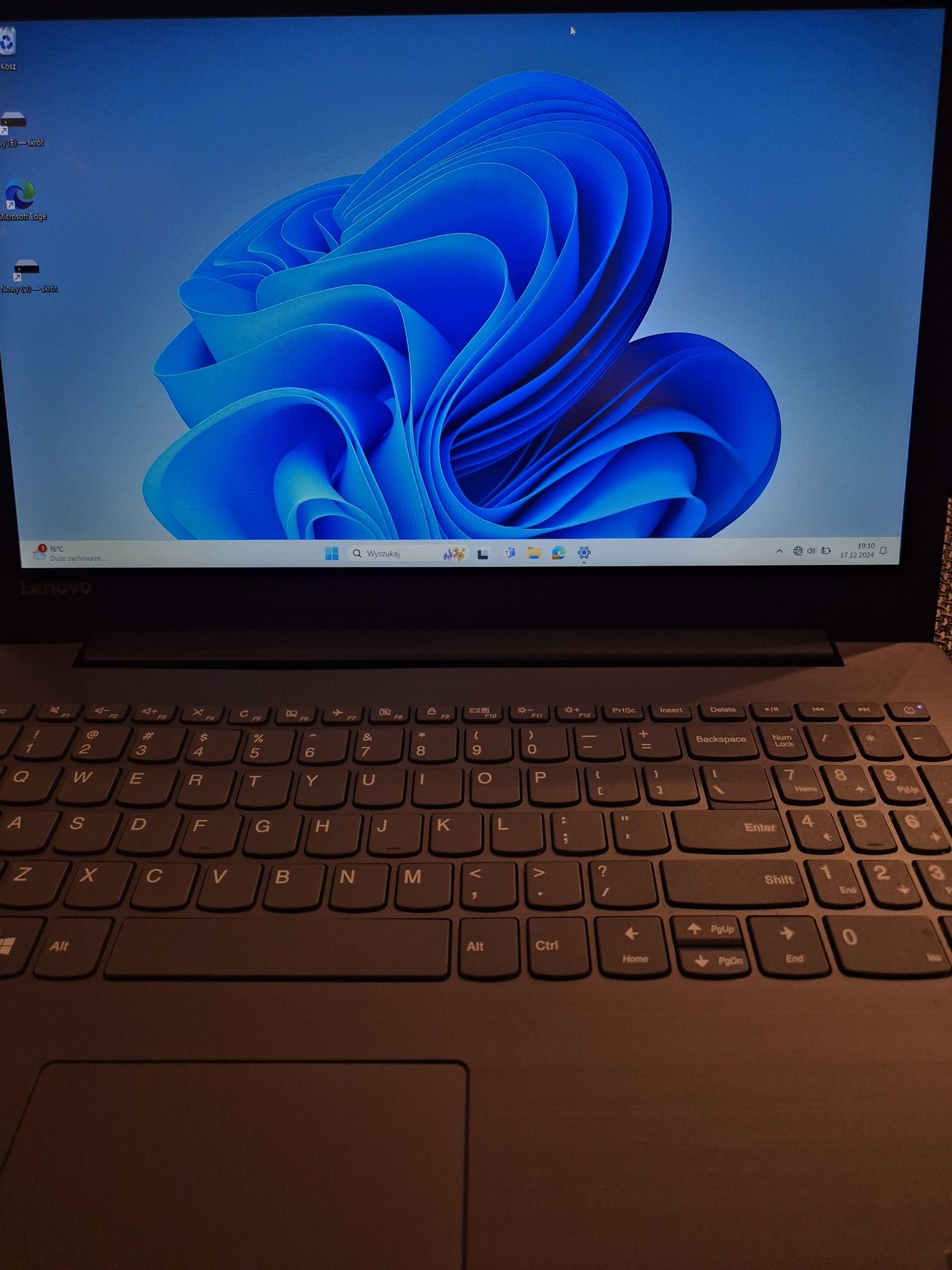 Laptop Lenovo w bardzo dobrym stanie , duża pojemność dysku 1T