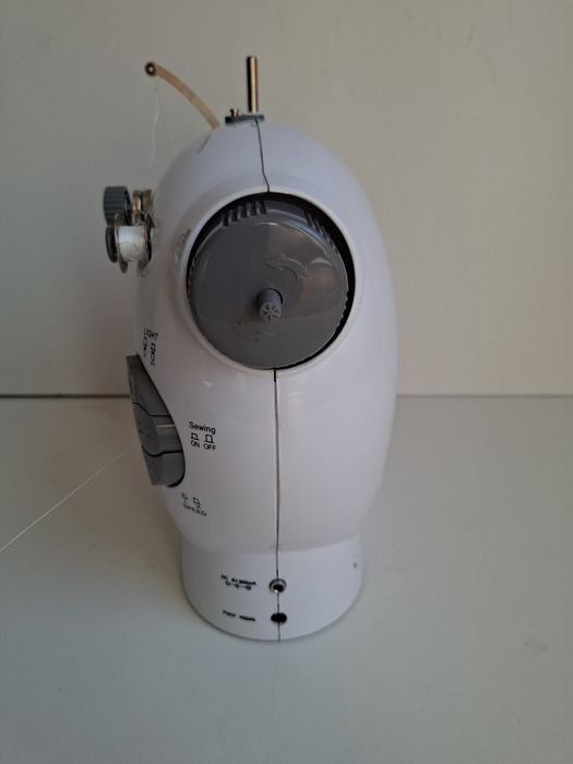 Mini maszyna do szycia