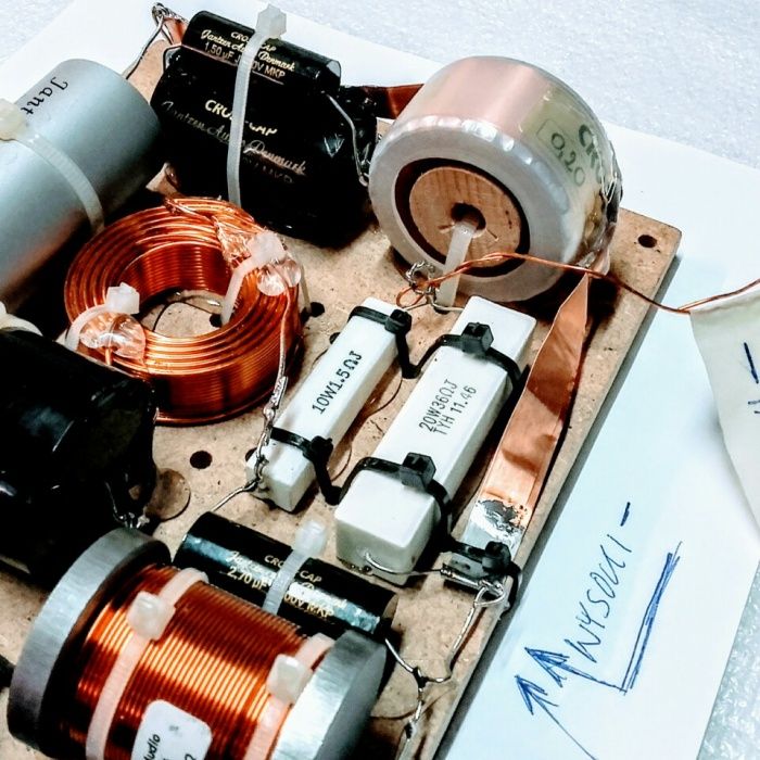 Zwrotnica do kolumny highend 3drożna 400W 8 Omów