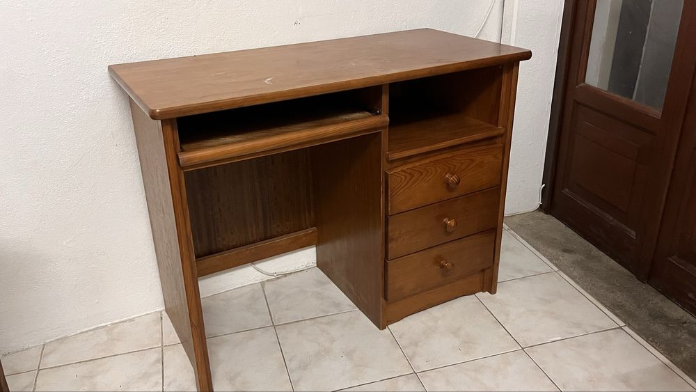 Secretária em madeira