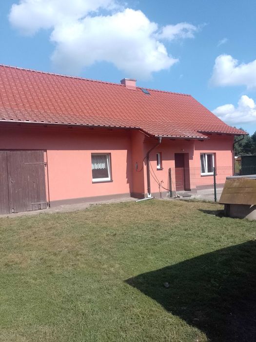 Sprzedam dom w pięknej okolicy sąsiadującej z rezerwatem przyrody.