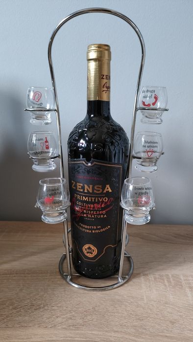 Stojak do alkoholu z kieliszkami