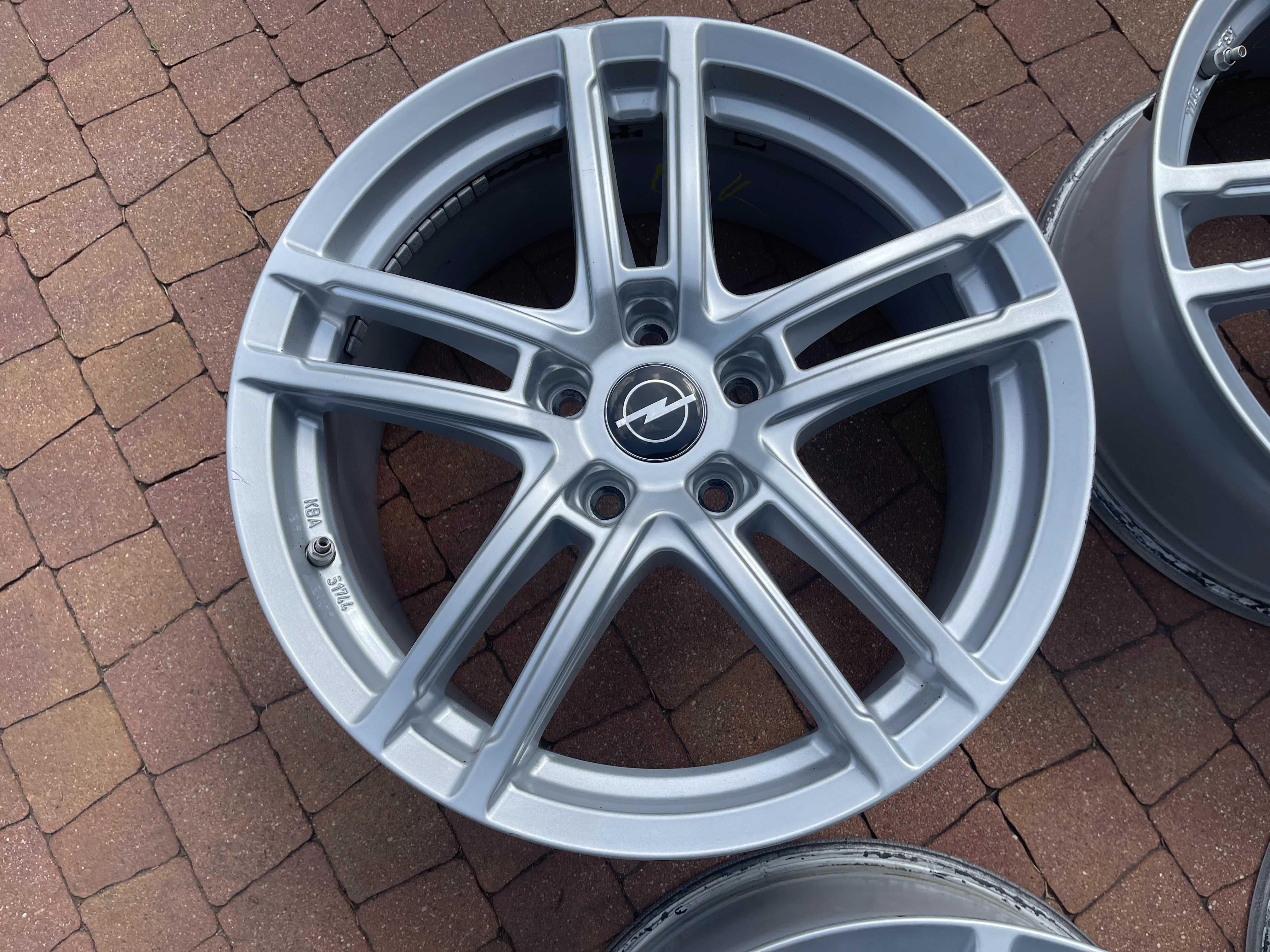 3825. Alufelgi 18" Opel Insignia B Astra J 5x115 8J ET46