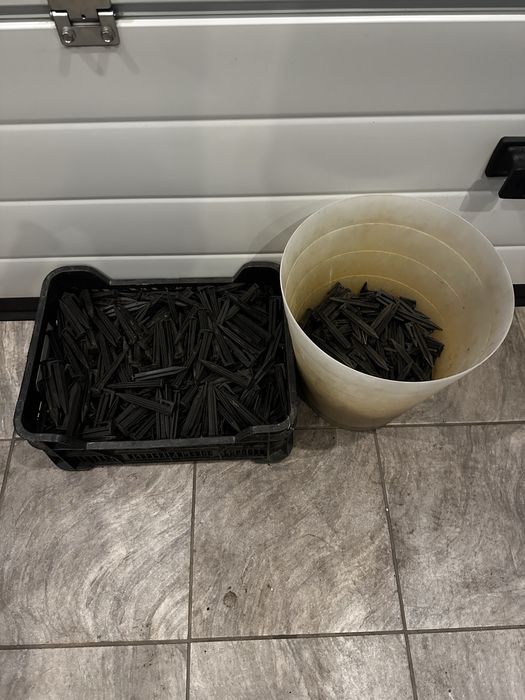 Szpilki do przewodu ograniczajacego Kosiarki 980 sztuk
