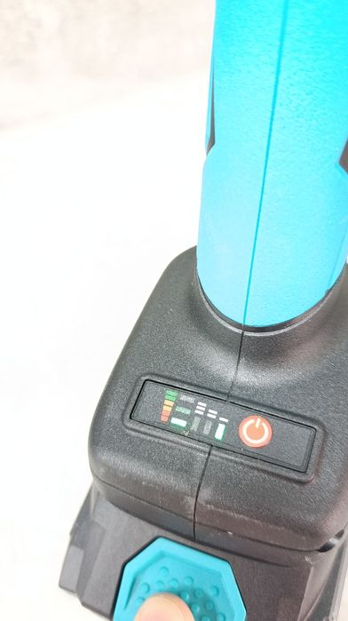 Кутова шліфмашина (Болгарка) Riker RAG 20/125SK (без АКБ і ЗП)