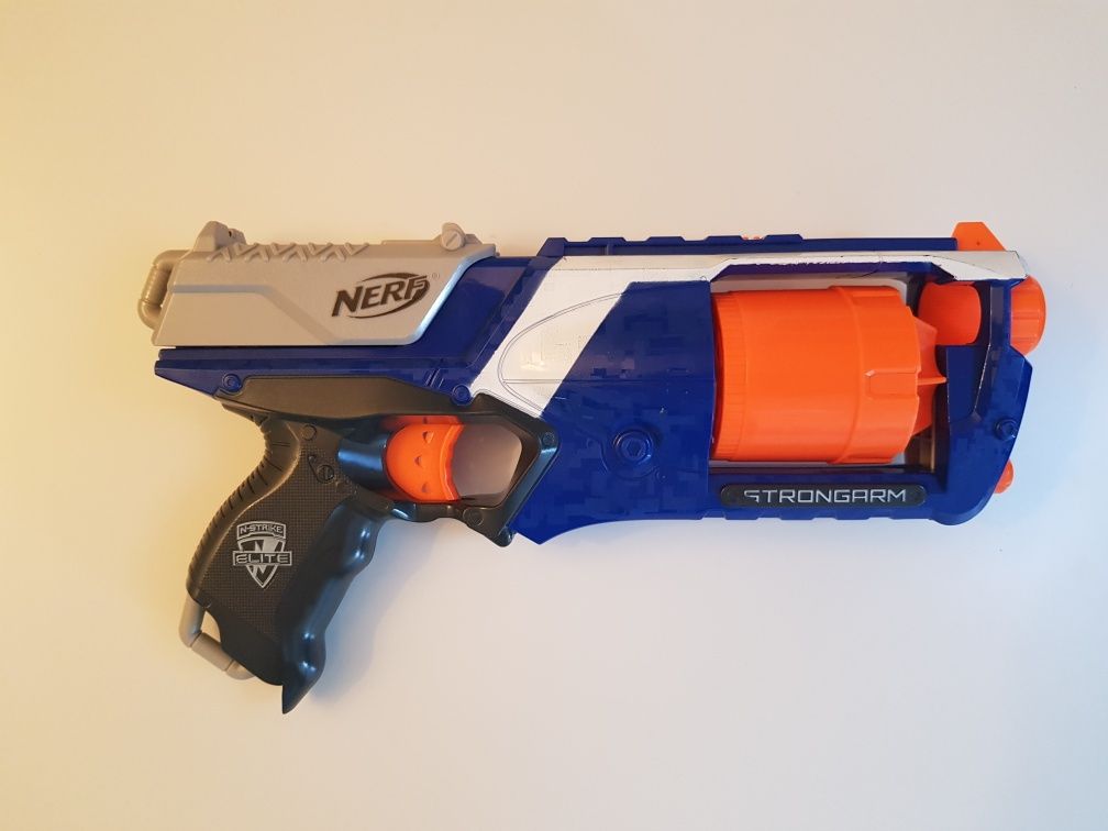 Nerf pistolet Elite Strongarm