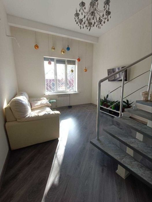 Продам 2-х этажный дом на Черемушках. Ремонт.