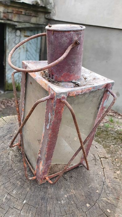 Stara lampa latarnia na świeczkę