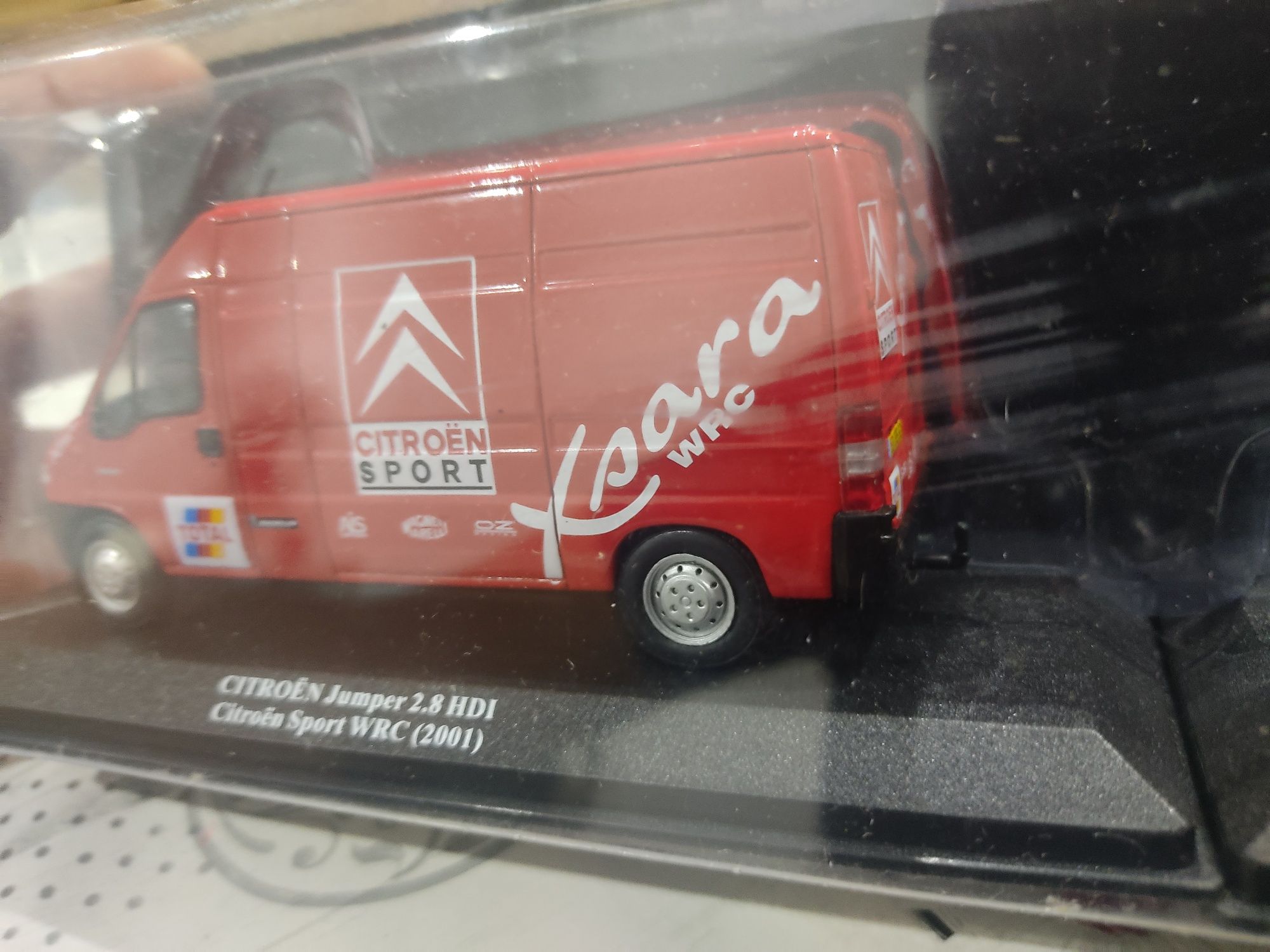 Vendo miniatura carrinha+reboque citroen