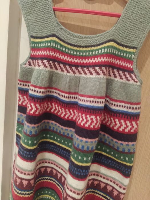 Vestido de lã malha trabalhada à mão