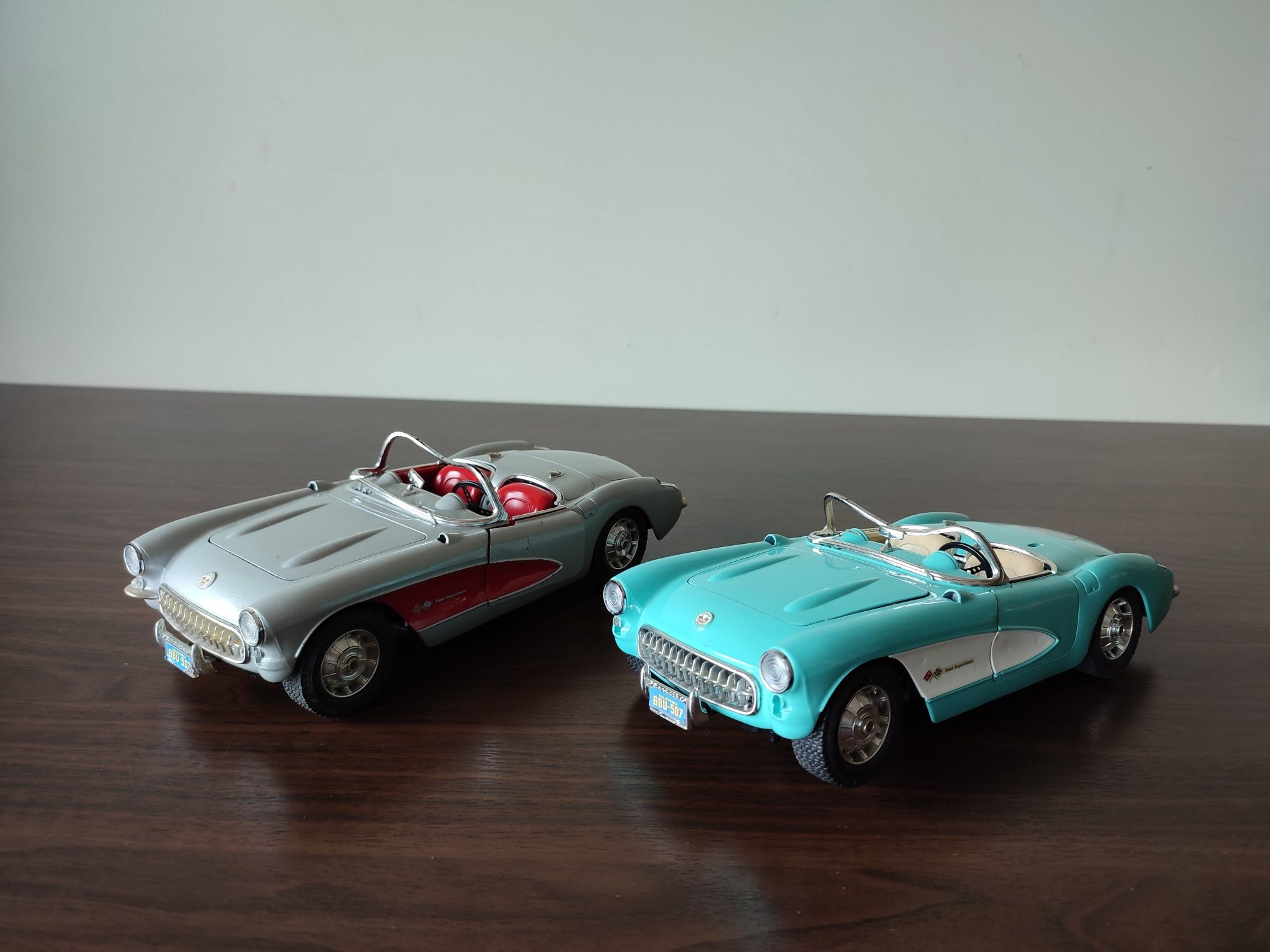 Réplicas de carros e motas de coleção miniatura