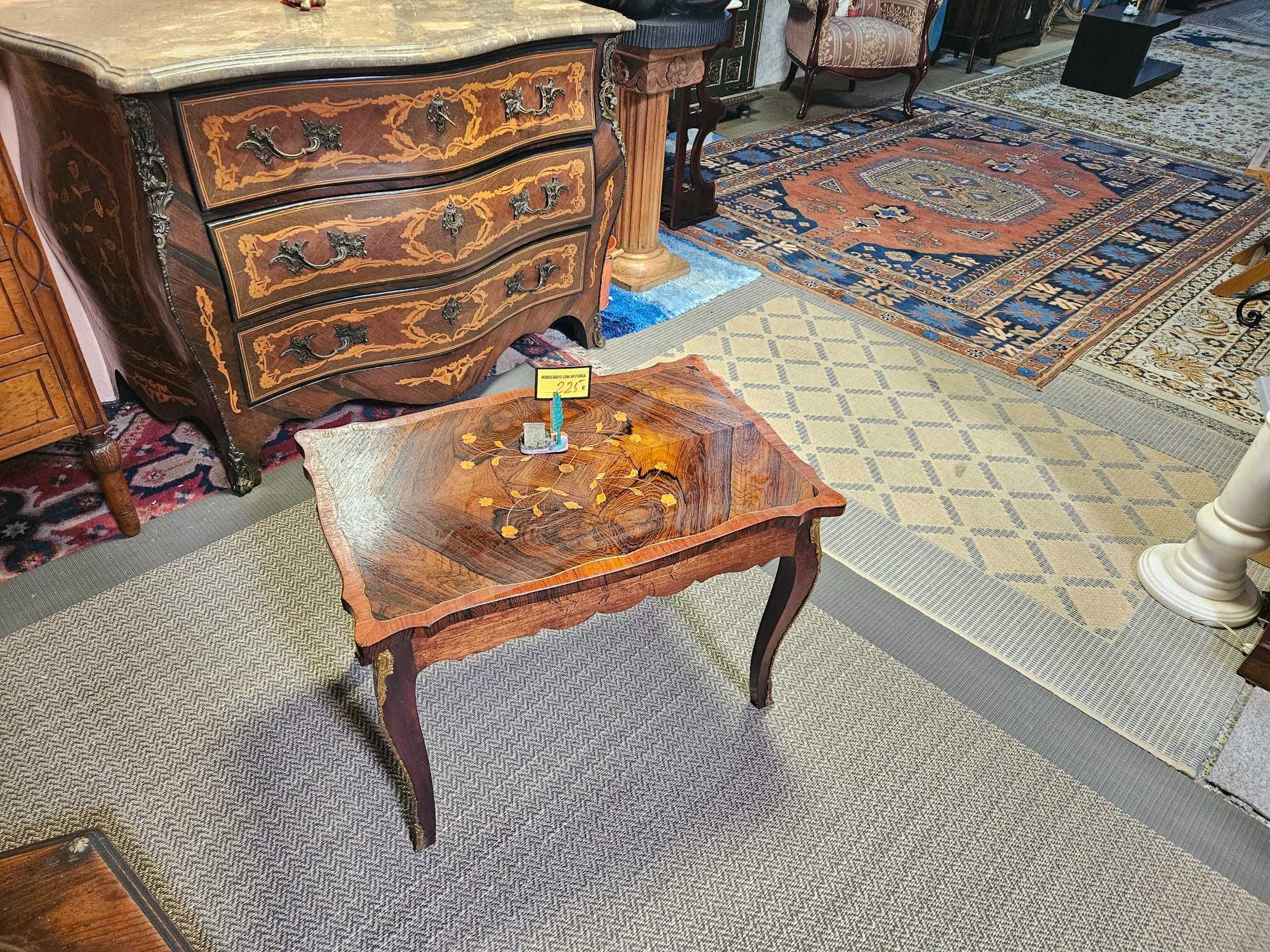 Mesa de centro antiga em madeira - Restaurada