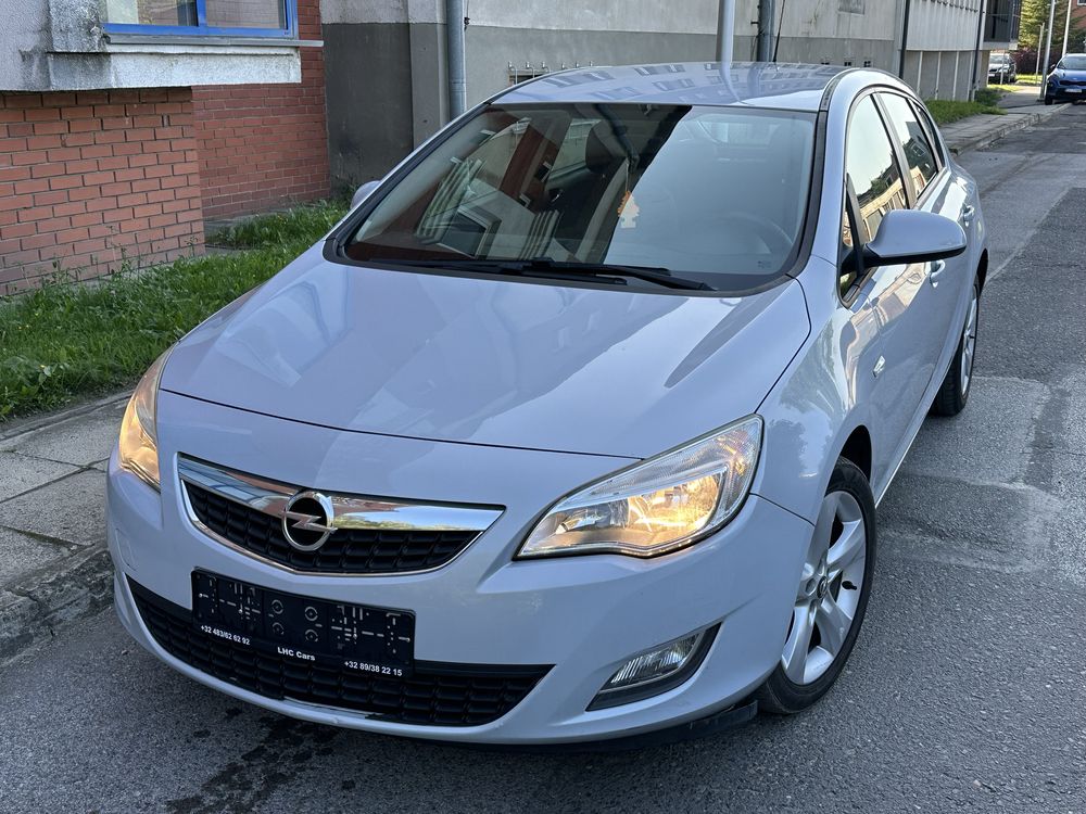 Opel Astra J 1.3 Diesel 2012r Nowe sprzęgło Lakier Seashell