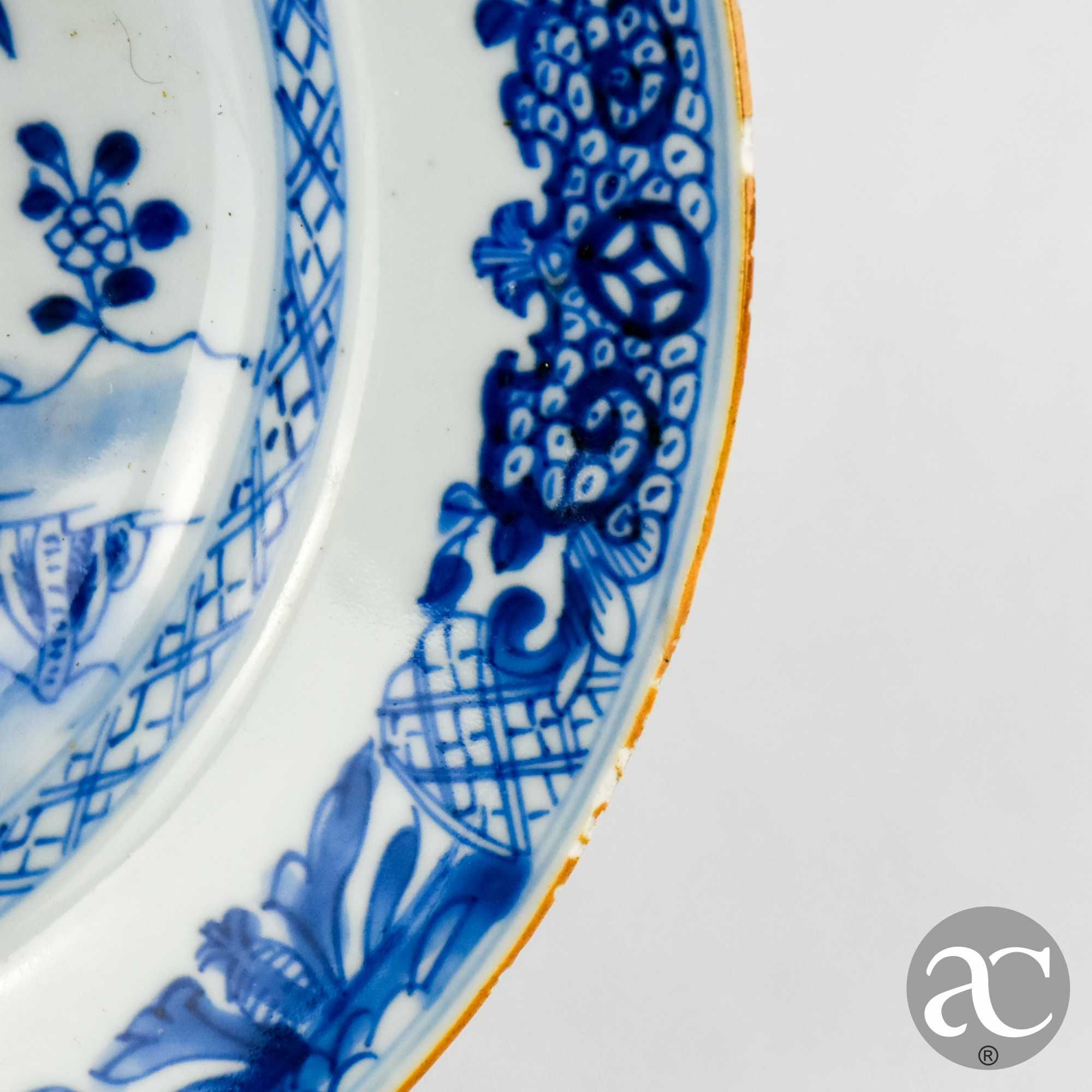 Prato fundo Porcelana da China, Azul e Branco, Qianlong, séc. XVIII