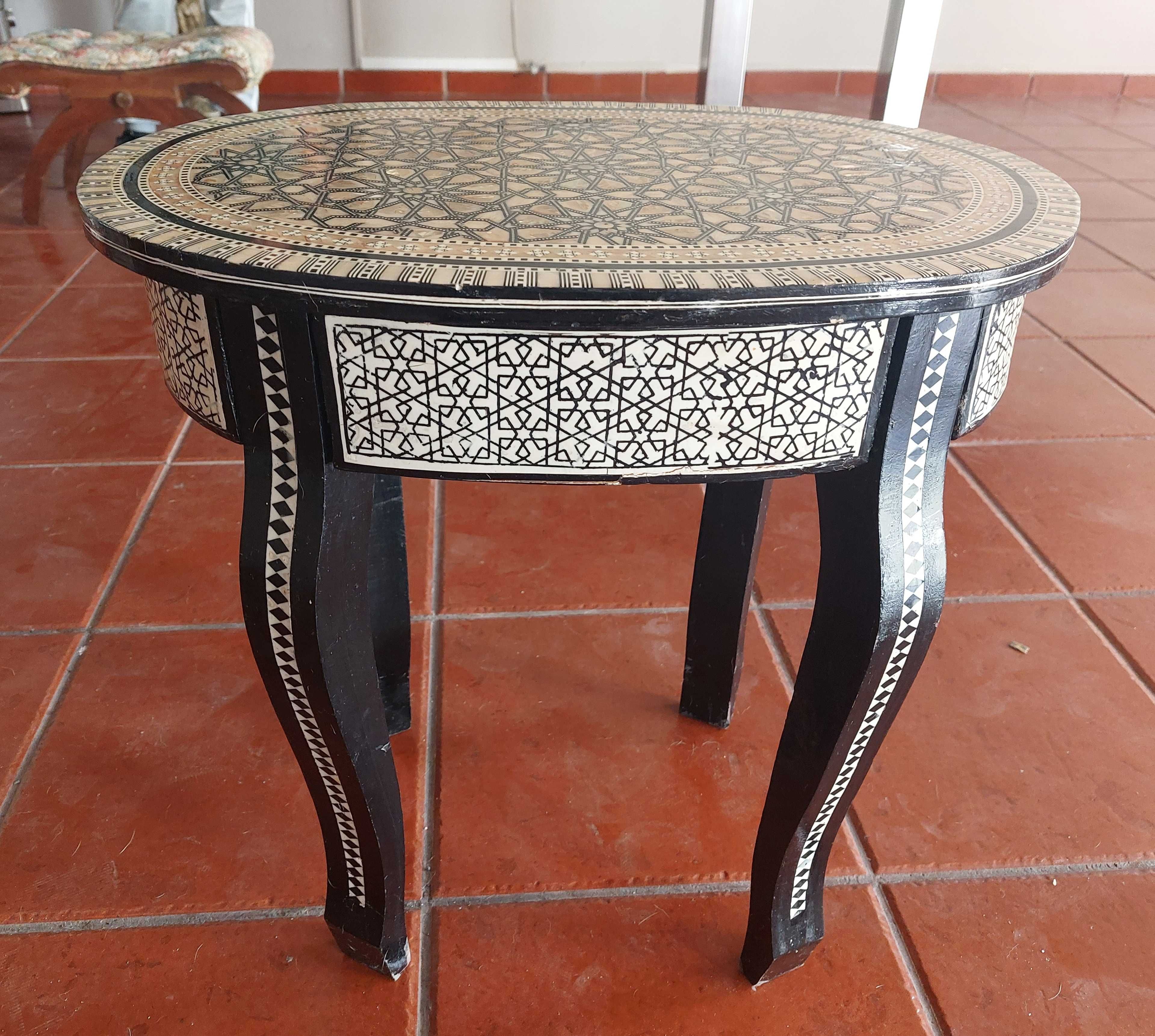 Mesa baixa marroquina