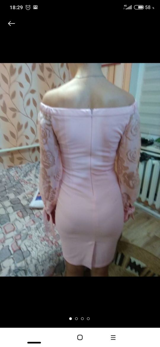 Шикарное платье с кружевными рукавами