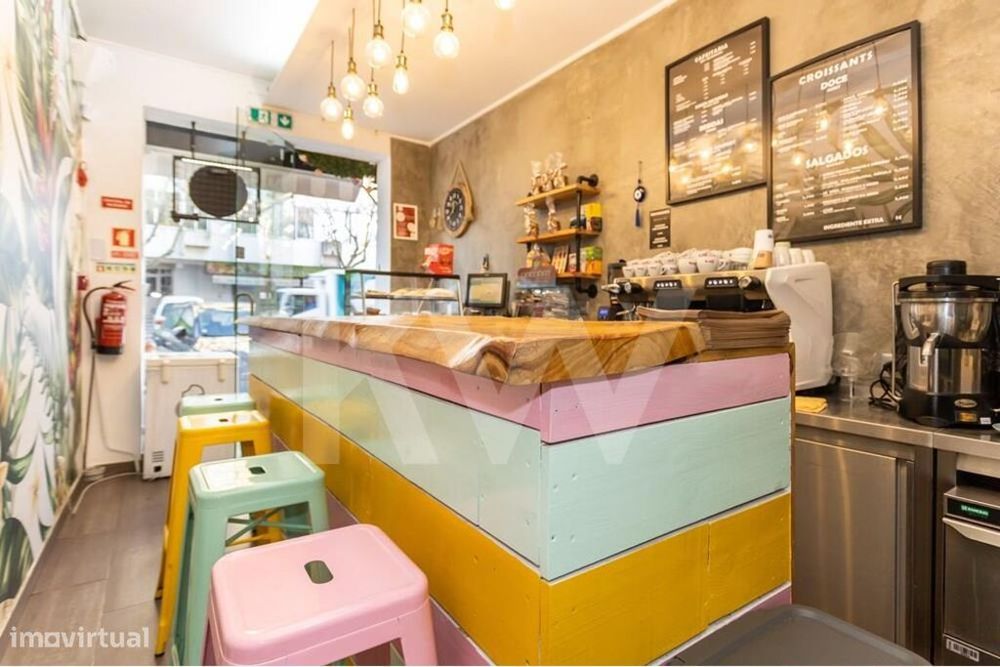 Loja em funcionamento Santo António Caparica