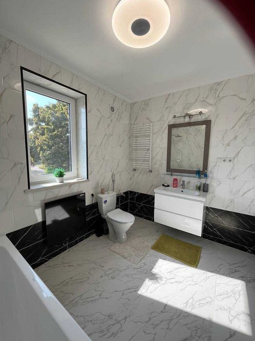 Продам 2-х этажный, современный, дом новой постройки в Центре