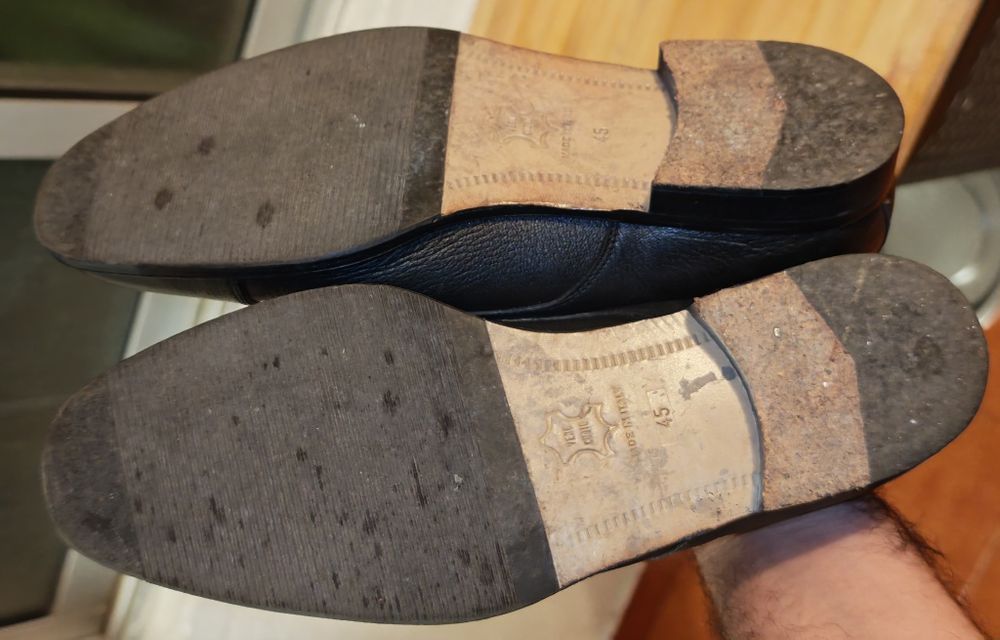 Sapatos de pele de fabrico Italiano em muito bom estado de conservação