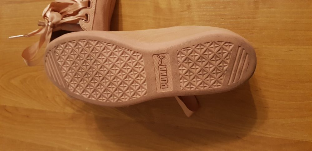 Brzoskwiniowe zamszowe  buty Puma
