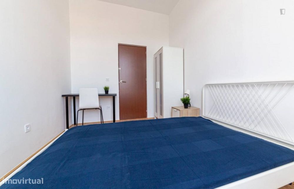 281779 - Quarto com cama de casal em...