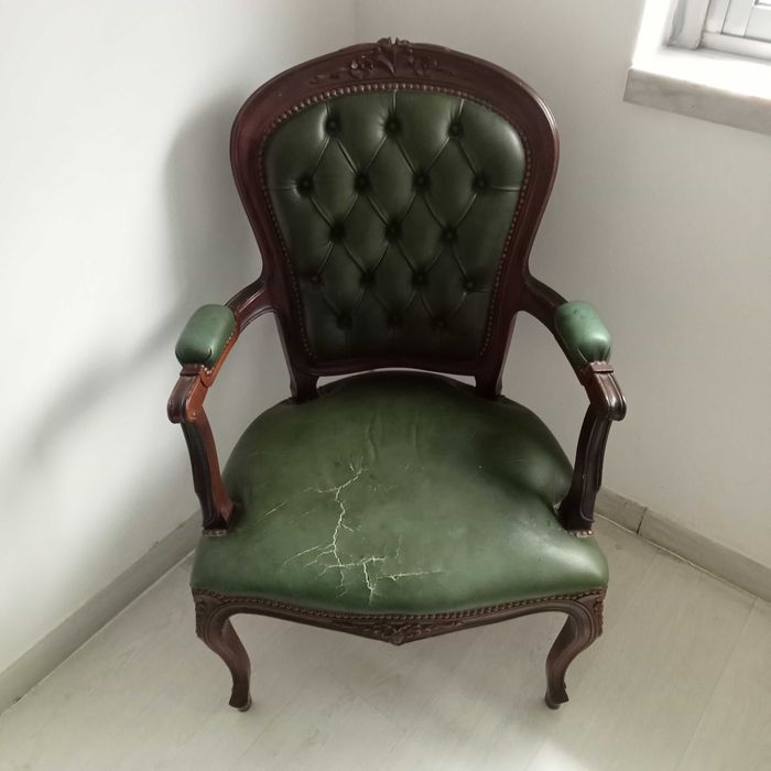 2 sofás de pele antigos