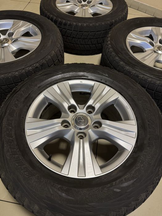 Зимові шини Лексус Bridgestone Blizzak DM-V2 285/60 R18 з дисками
