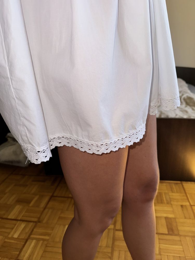 Zara biała sukienka z popeliny popelinowa koronka guziki Xs