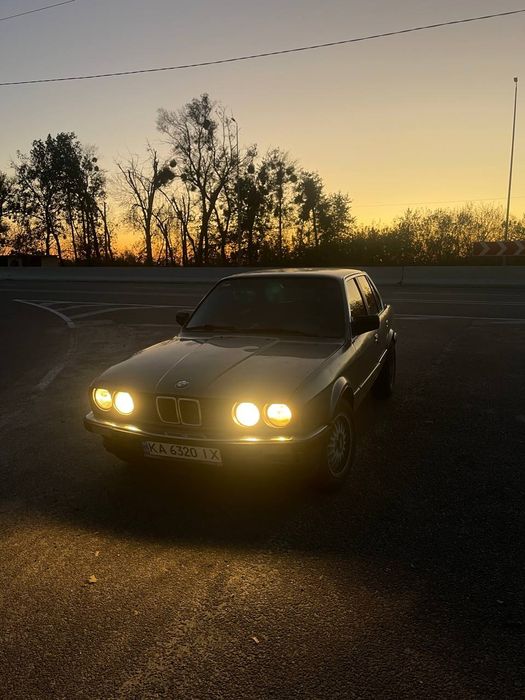 Продам BMW E30 320i