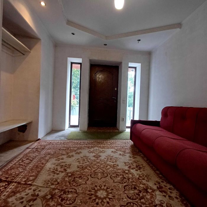 Продаж півбудинку,район центральних мостів,лодочної станції.