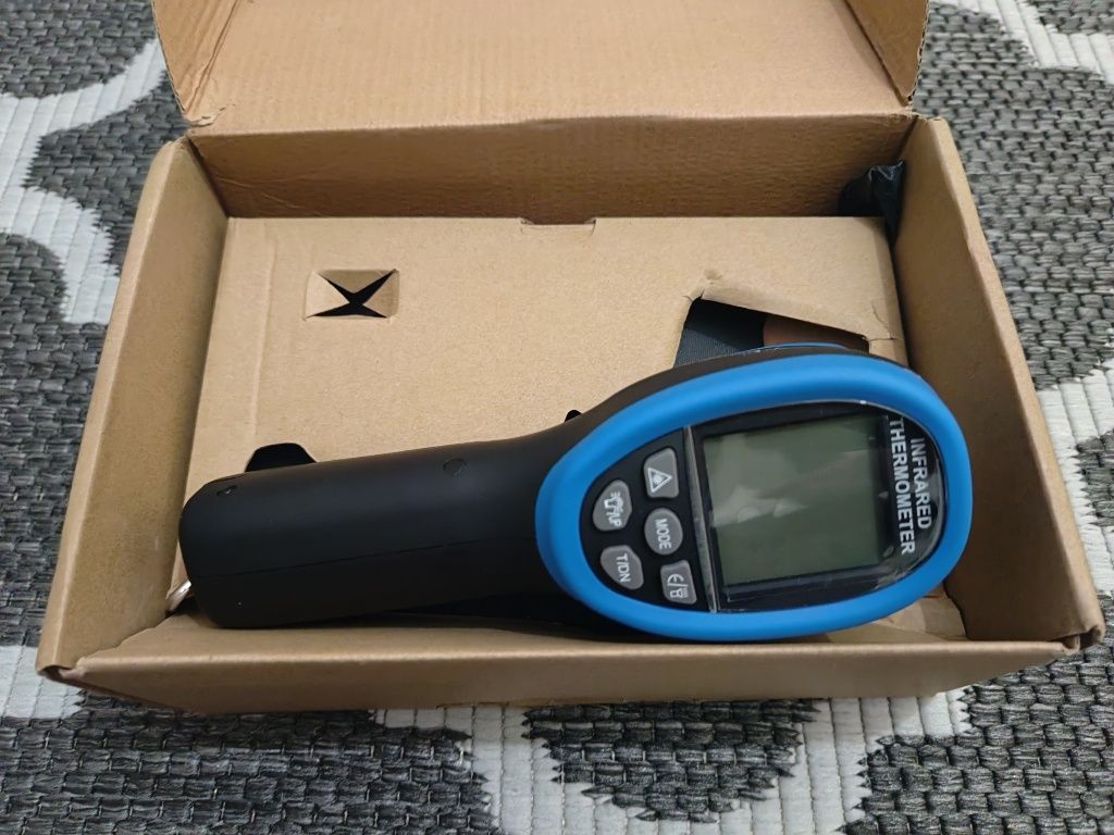 Termometr laserowy (od -50°C do +1500°C)