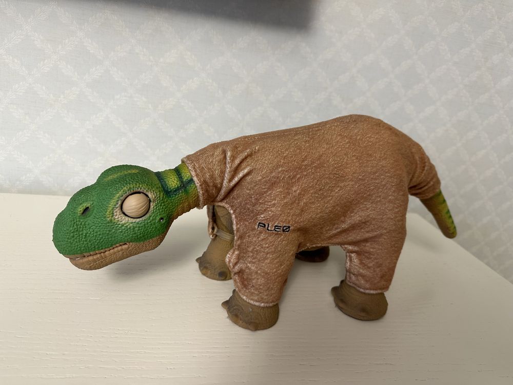 Динозавр pleo