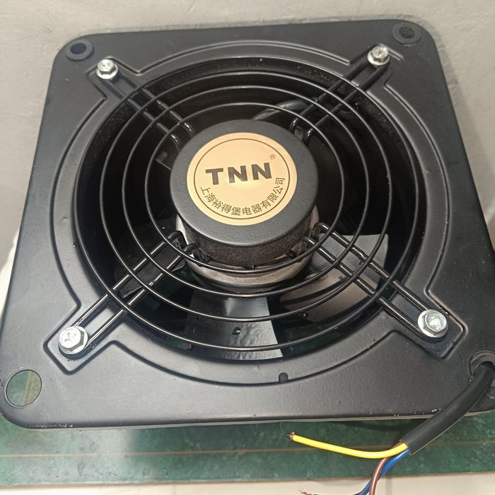 Вентилятор осевой настенный размер 25×25 фабричный Китай куплен в Герм