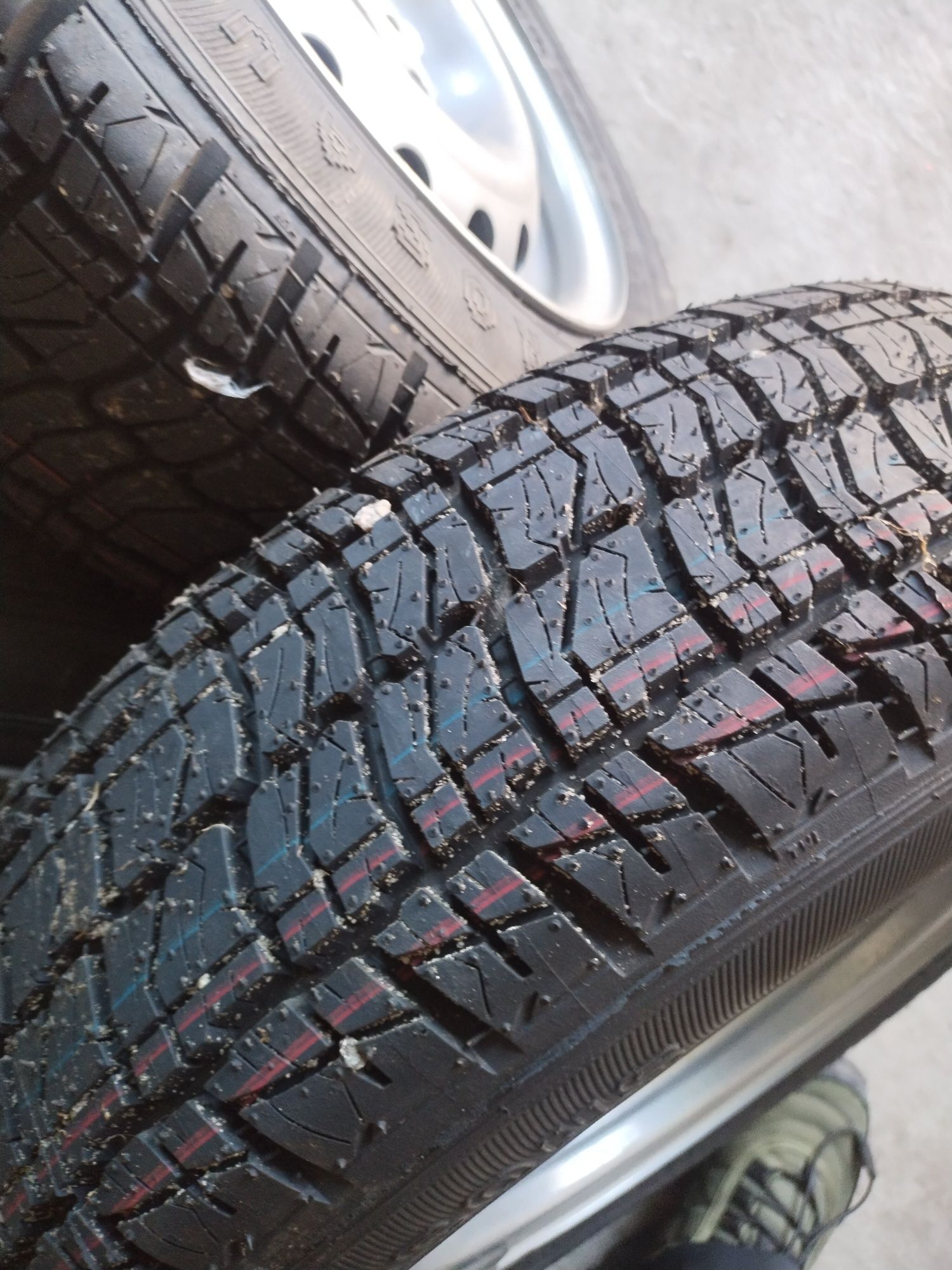 Продам нову резину з новими дисками 165/70R13