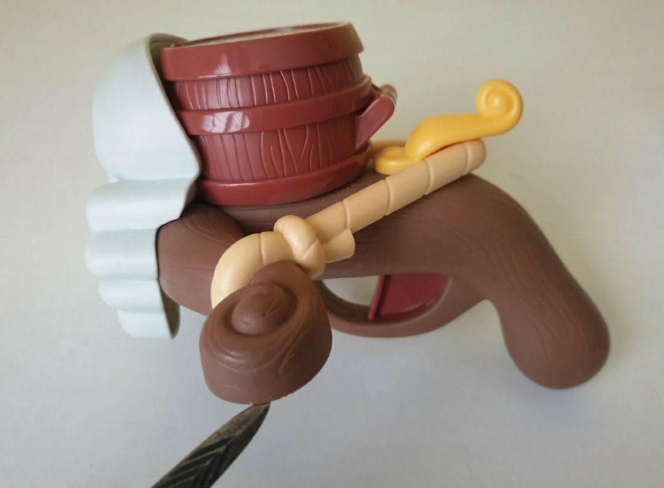 Łuk do strzelania czaszka Piotruś Pan i Nibylandia Mattel  zestaw