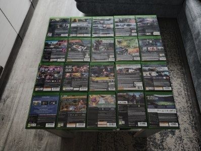 Xbox one s 1 Tb , 26 gier 2 pady