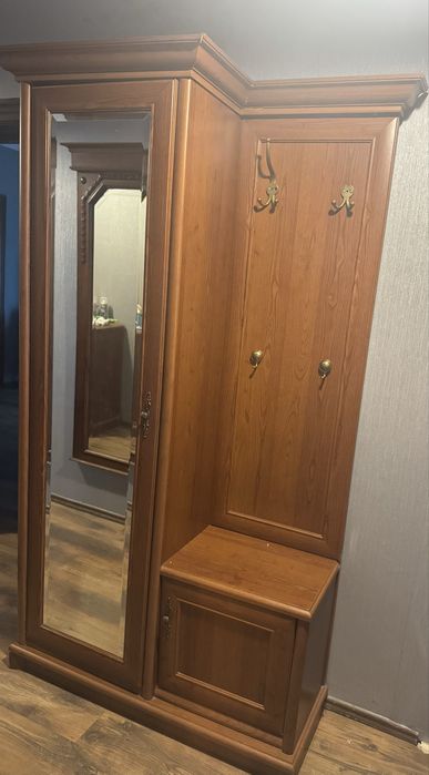 Stylowa garderoba z lustrem !!