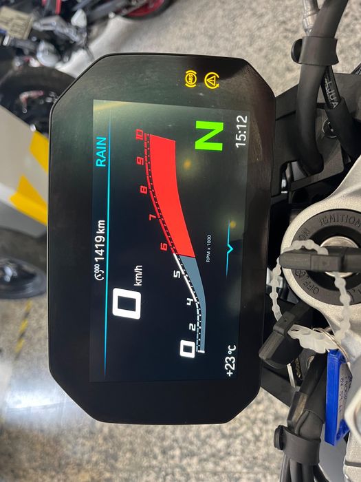 BMW F 900 r de Julho de 2025. 1420 Kms. Style Triple Black