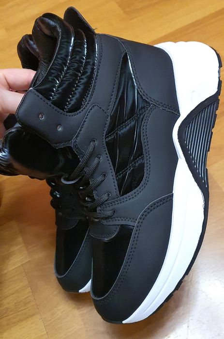 Кроссовки на меху(новые)39р.24, 5см