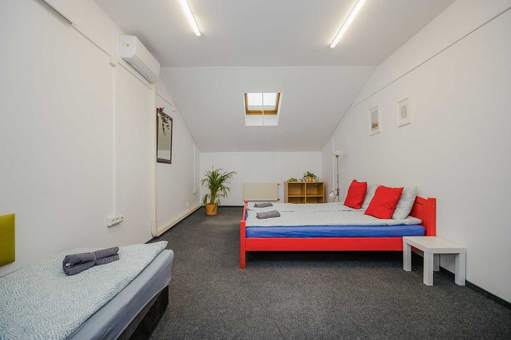 Mieszkanie 130m2  max 9 osób na poddaszu 3 sypialnie Klima Wifi Praga