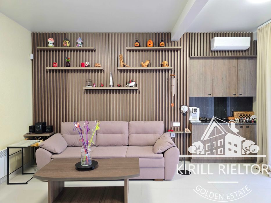 Продам дом с ремонтом и искусственным водопадом на участке S = 11 сот.