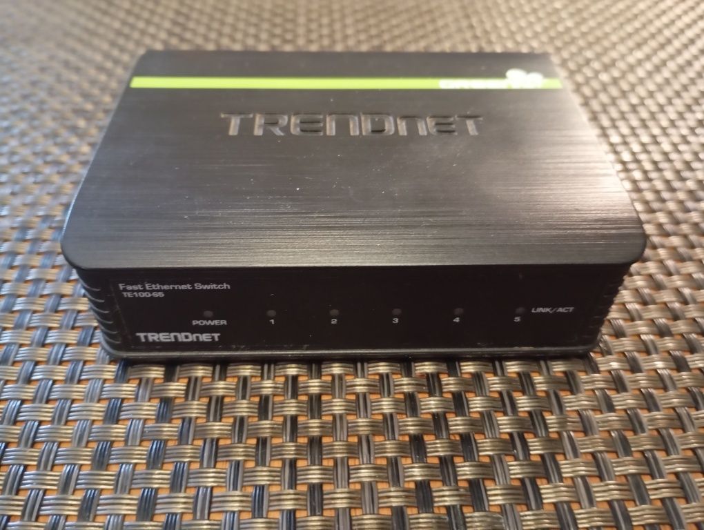 Світч комутатор TrendNet TE 100 Fast Ethernet Switch